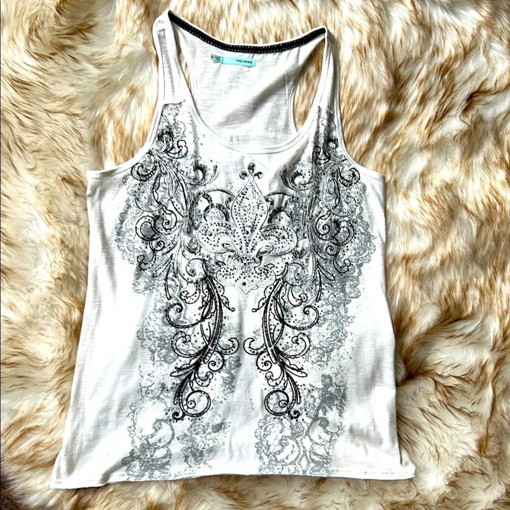 🤍🖤Maurices Graphic White and Black Tank Top